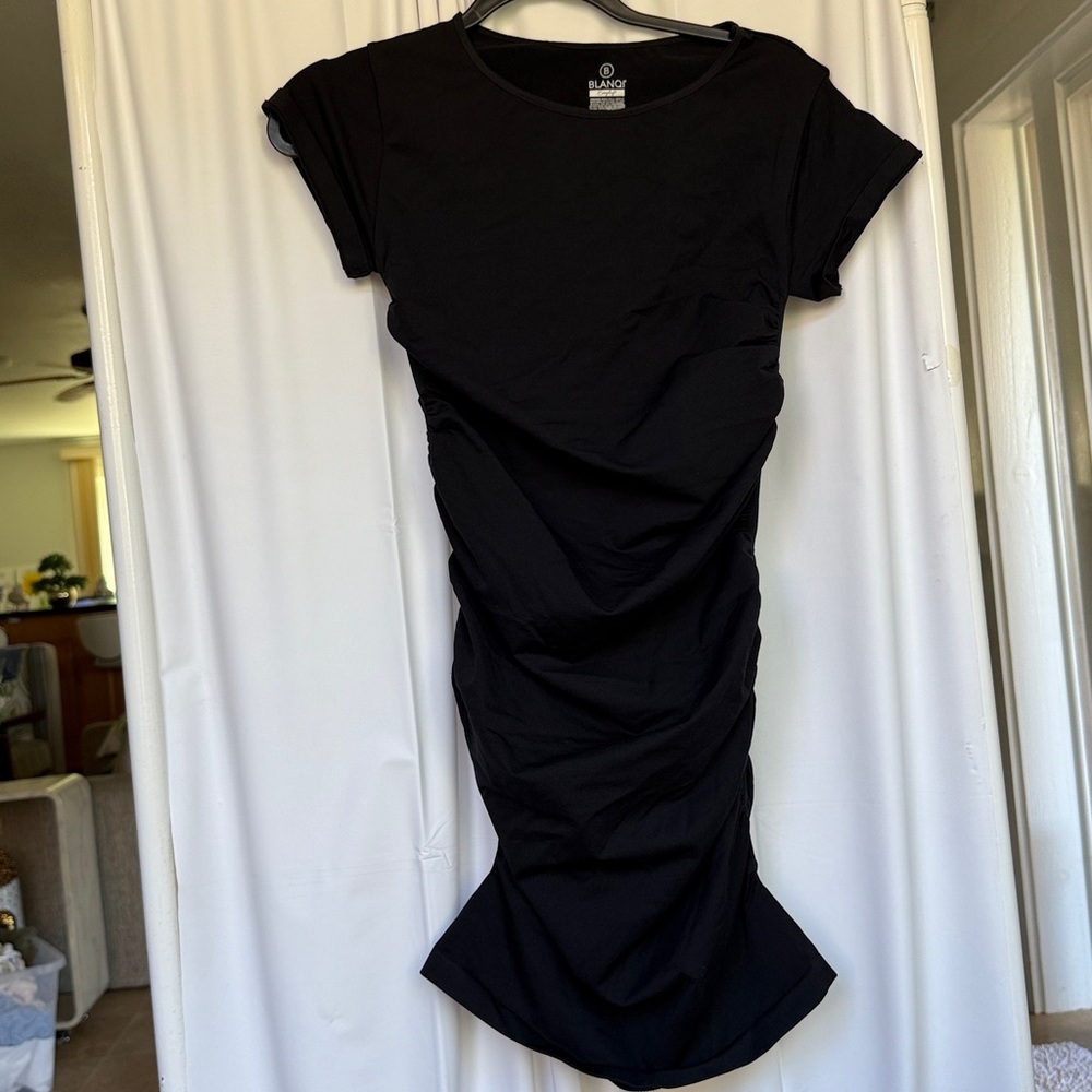 NWT! BLANQI everyday maternity cap sleeve dress in Black - size S/M